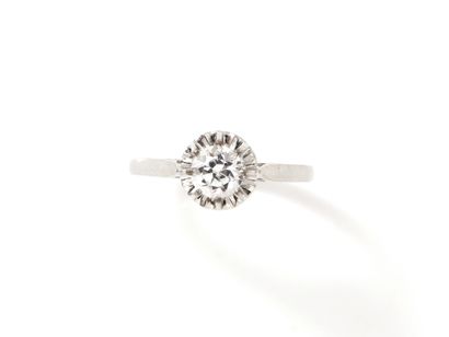 null Solitaire ring in 750 white gold and 850 thousandth platinum, set with a claw-set...