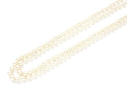 null Necklace with 2 strands of cultured pearls, approx. 5.7 to 9.1 mm. It features...