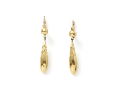 null Pair of earrings in 750 thousandths gold, the clasp decorated with a faceted...