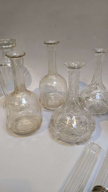 null Set of glassware including 2 pairs of decanters, 3 vases, 3 double salt shakers,...