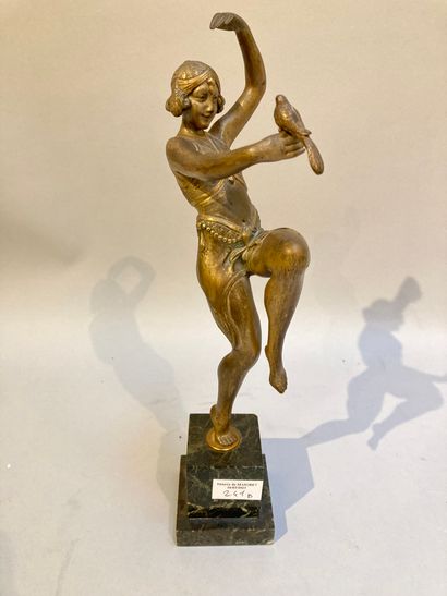 null Danseuse à l'oiseau, bronze 
H. : 38 cm
(socle en marbre)