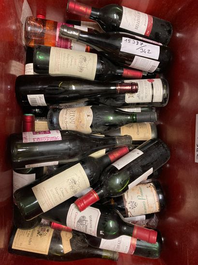 null A case. lot of wines including : Médoc, Robin Saint Emilion, Fitou and various....