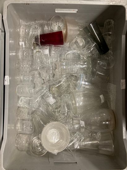 null Lot of glassware, decanters and glasses.