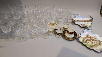 null Part of service of crystal glasses with engraved decorations, one joined 6 coffee...