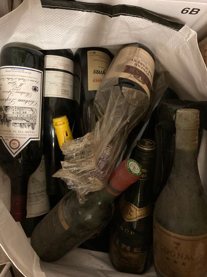 null 1 lot of wines and spirits including Pineau des Charante, Cognac, Chateau Lesparre...