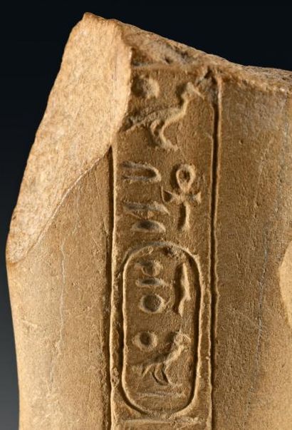 null Fragment de chaouabti inscrit sur une colonne ventrale au nom du pharaon Aménophis...