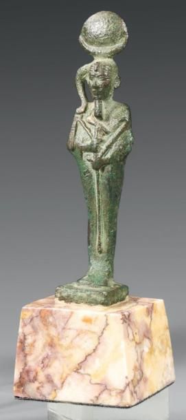 null Statuette représentant Ptah-Osiris Khonsou debout avec le disque lunaire et...