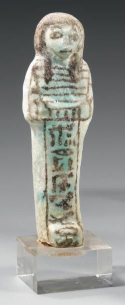 null Chaouabti inscrit sur une colonne ventrale au nom de Bakouré, chef des artisans....
