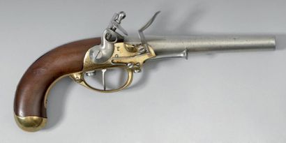 XVIIIe Pistolet de cavalerie à silex modèle 1777, canon rond poinçonné et daté: "1779",...