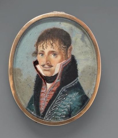 null Miniature ovale sur ivoire: Portrait d'un officier de hussards; il est représenté...