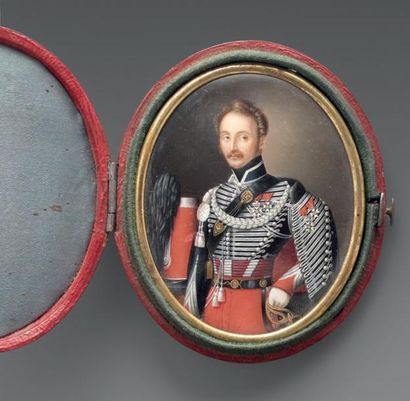 null Miniature ovale sur ivoire: Portrait d'un capitaine de hussards, dolman et pelisse...