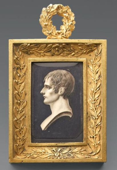 null Miniature rectangulaire sur vélin: Buste de Bonaparte, de profil, en grisaille...