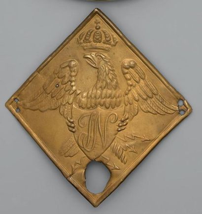 null Plaque de shako losangée, modèle 1806, d'un régiment westphalien, en laiton...