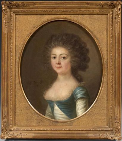 Ecole FRANCAISE du XVIIIème siècle Portrait de jeune fille Toile ovale. Porte une...