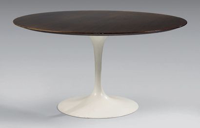 SAARINEN Eero (1910-1961) & KNOLL Tulip" dining table. 
Cast aluminum legs covered...