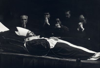 Paolo PELLEGRIN (1964) John Paul II. Rome, Vatican City, 2005
Silver print, mounted...