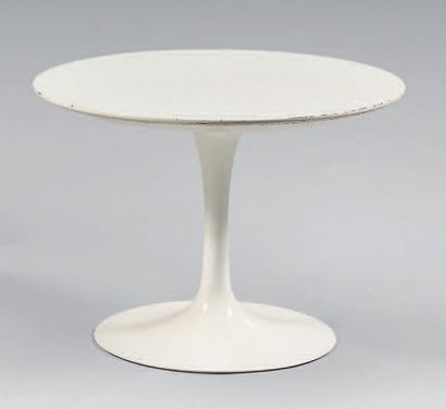 SAARINEN Eero (1910-1961) & KNOLL Tulip" circular pedestal table, base in white-lacquered...