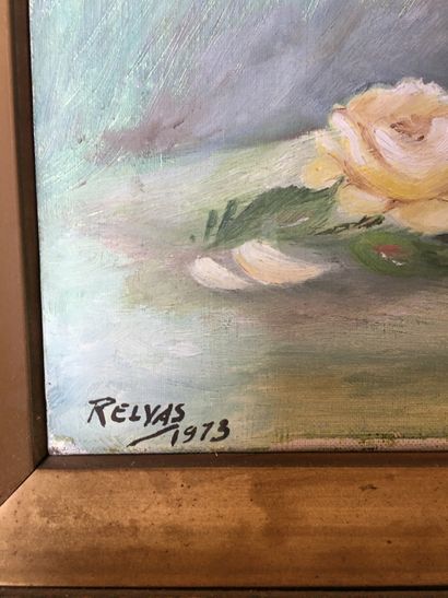 null RELYAS, 1973. Bouquet de roses jaunes. Huile sur toile signée en bas à gauche....