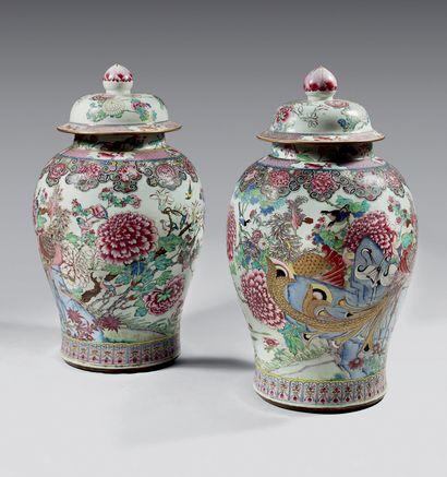 CHINE - Période Yongzheng (1723-1735) Importante paire de potiches couvertes en porcelaine...
