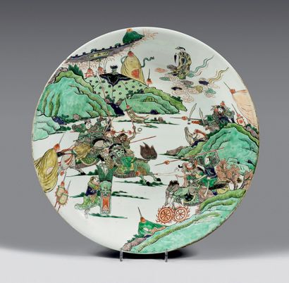 CHINE - Période Kangxi (1662-1722) Large circular porcelain dish decorated in green...
