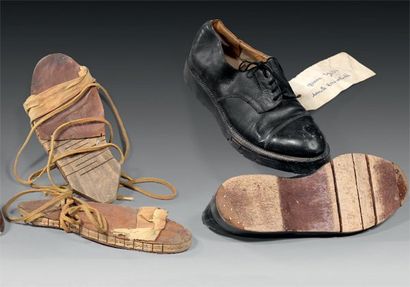 null Trois rares paires de chaussures d'homme durant la Seconde guerre mondiale....