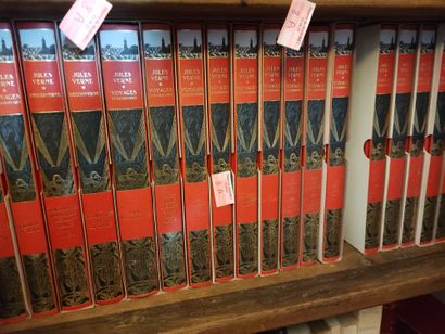 Lot de volumes rééditions Jules Verne 
Editions...