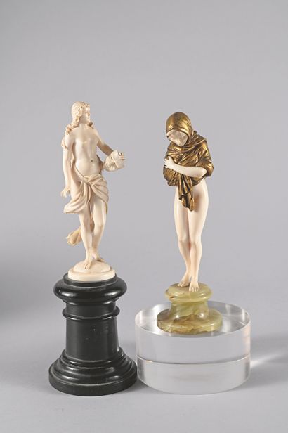 null Ivory statuette carved in the round, representing an allegory of Comedy in the...