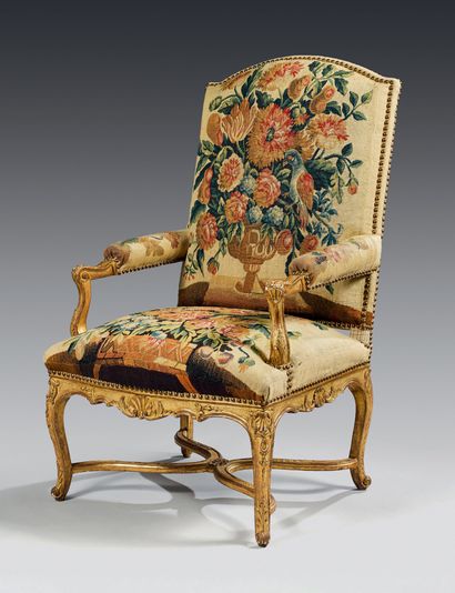 null Important molded, carved and gilded beech salon furniture composed of six flat-back...