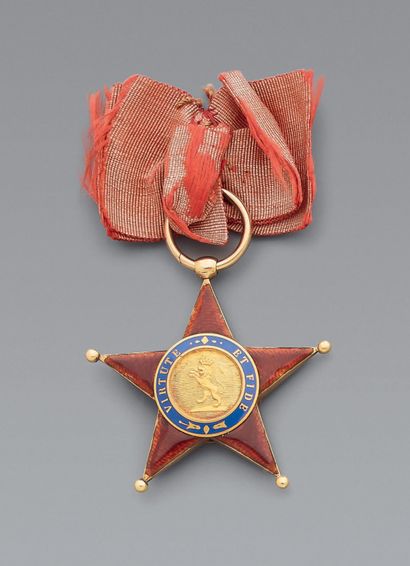 Croix de chevalier de l'ordre royal d'Espagne,...