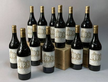 null 12 bouteilles Château HAUT-BRION, 1° cru Pessac-Léognan 1990 (8 LB, 4 TLB) ...