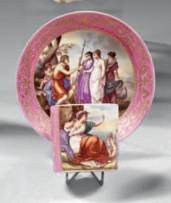 VIENNE Tasse litron et sa soucoupe, décor polychrome de scènes à l'antique dans des...
