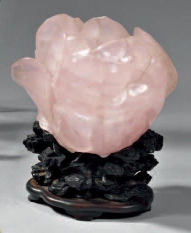 CHINE Godet à eau (objet de lettré) en forme de fleur de lotus, sculptée en quartz...