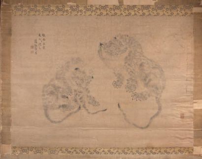 JAPON Encre sur soie: Deux tigres. Signée XVIIIème. Montée en makemono (accidents)...