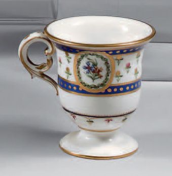 Tasse à glace en porcelaine de Sèvres du...
