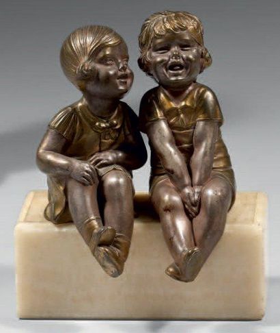 CHIPARUS Demeter (1886 - 1947) «Deux petites filles assises». Sujet en régule, socle...