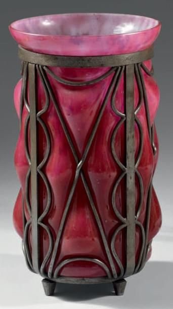 DAUM & MAJORELLE Louis (1859 - 1926) Vase cylindrique. Epreuve de tirage industriel...