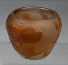 GALLÉ Émile (1846 - 1904) Vase. Epreuve de tirage industriel réalisée en verre doublé...