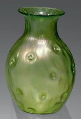 LOETZ Johann (1880 - 1940) Vase dit «Crête rusticana» de forme ovoïde à col légèrement...