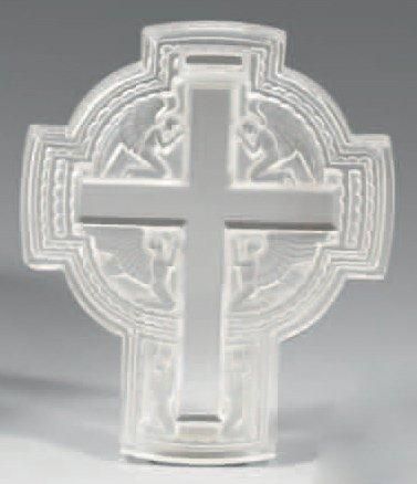 LALIQUE René (1860 - 1945) Sujet religieux «Croix de berceau aux Anges» en verre...