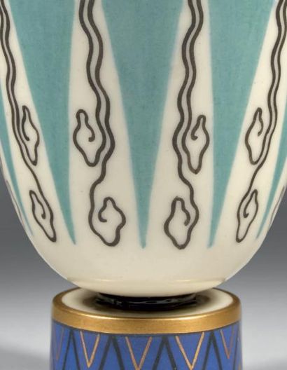 RUHLMANN Jacques-Émile (1879 - 1933) & SÈVRES (Manufacture Nationale de) Vase couvert...