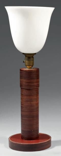DUPRÉ-LAFON Paul (1900 - 1971) & HERMES Lampe de bureau à fut cylindrique ornementé...