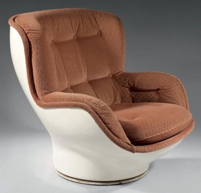 AIRBORNE Grand fauteuil «Yoga» en résine de polyester armé de fibre de verre blanche,...