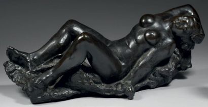Charles Alexandre MALFRAY (1887 - 1940) Nu allongé ou l'éveil Épreuve en bronze patiné,...