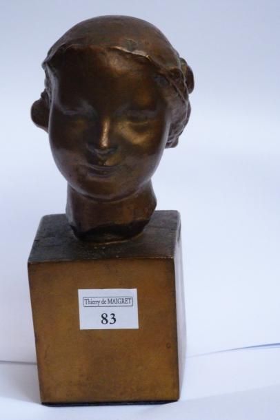 Alfred Auguste JANNIOT (1889 - 1969) Tête de jeune fille souriante Épreuve en bronze...