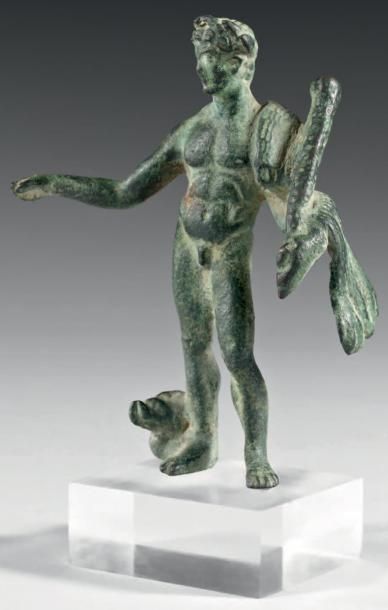 null Figurine d'Hercule debout à demi nu portant le drapé et la massue sur le bras...