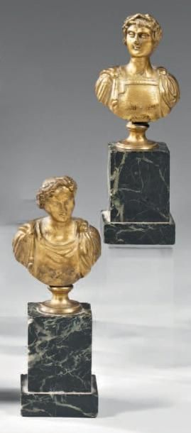 null Paire de petits bustes, en bronze ciselé et doré, figurant des Empereurs romains,...