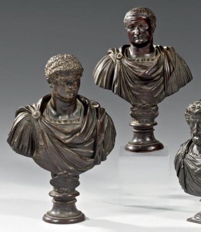 null Paire de bustes d'Empereur romain, en bronze ciselé et patiné, figurant: Nero...