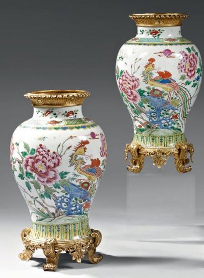 null Importante paire de vases balustres, en porcelaine de la Chine, d'époque Yong...