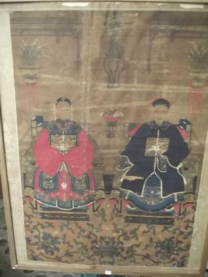 CHINE - XIXème siècle Couple d'ancêtre assis dans un intérieur Encre et polychromie...