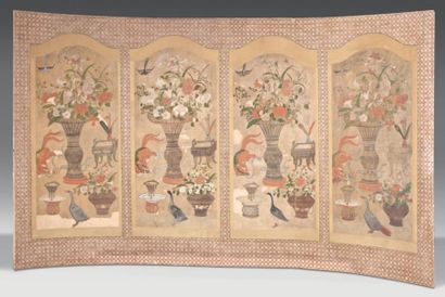 CHINE - XVIIIème siècle Ensemble de quatre panneaux en hauteur, à décor polychrome...